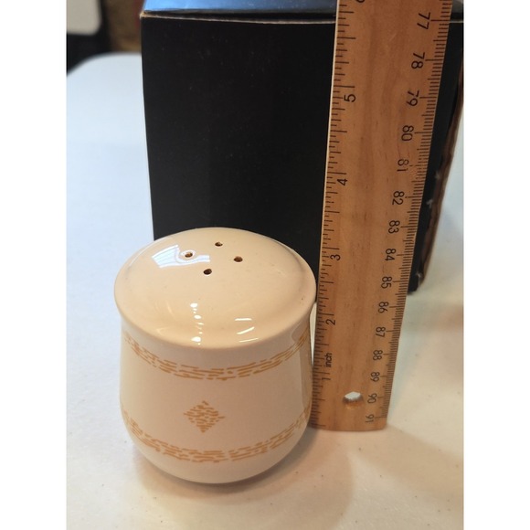 Vintage Ceramic Salt & Pepper Shakers Beige with Gold Pattern Retro Kitchen Deco - Picture 4 of 8